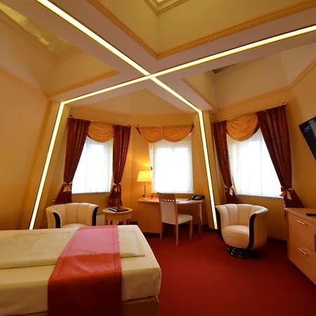 Mack Private 3*