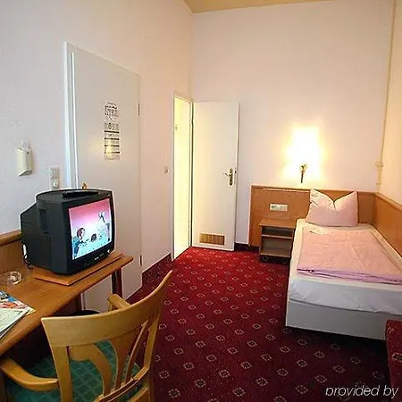Mack Private 3*